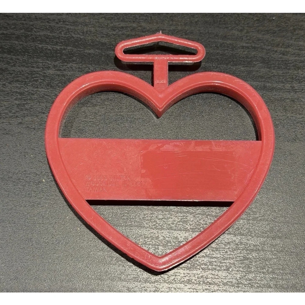 Wilton Vintage Heart Cookie Cutter 3.5” Red Plastic 1993 Valentine’s Day Taiwan‎